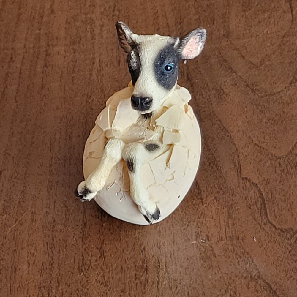 Vintage 1996 Corlett Collectables calf Hatching From Egg Figurine